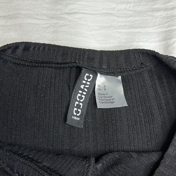 Black Long Sleeve Twist Front Top - Picture 2 of 5